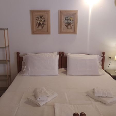 Retzos Rooms Himare Exteriör bild