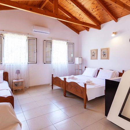 Retzos Rooms Himare Exteriör bild