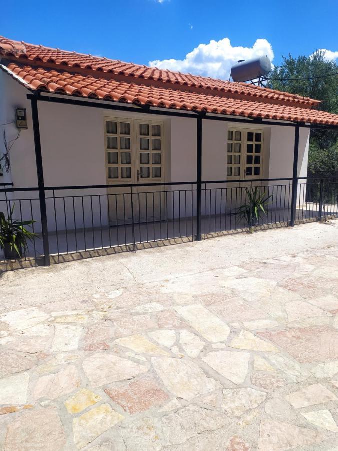 Retzos Rooms Himare Exteriör bild