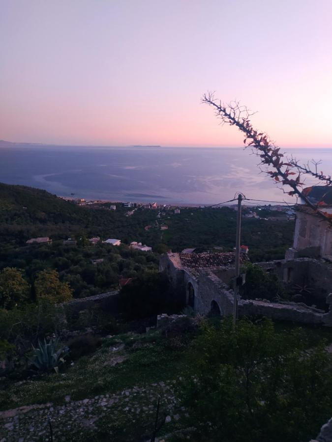 Retzos Rooms Himare Exteriör bild
