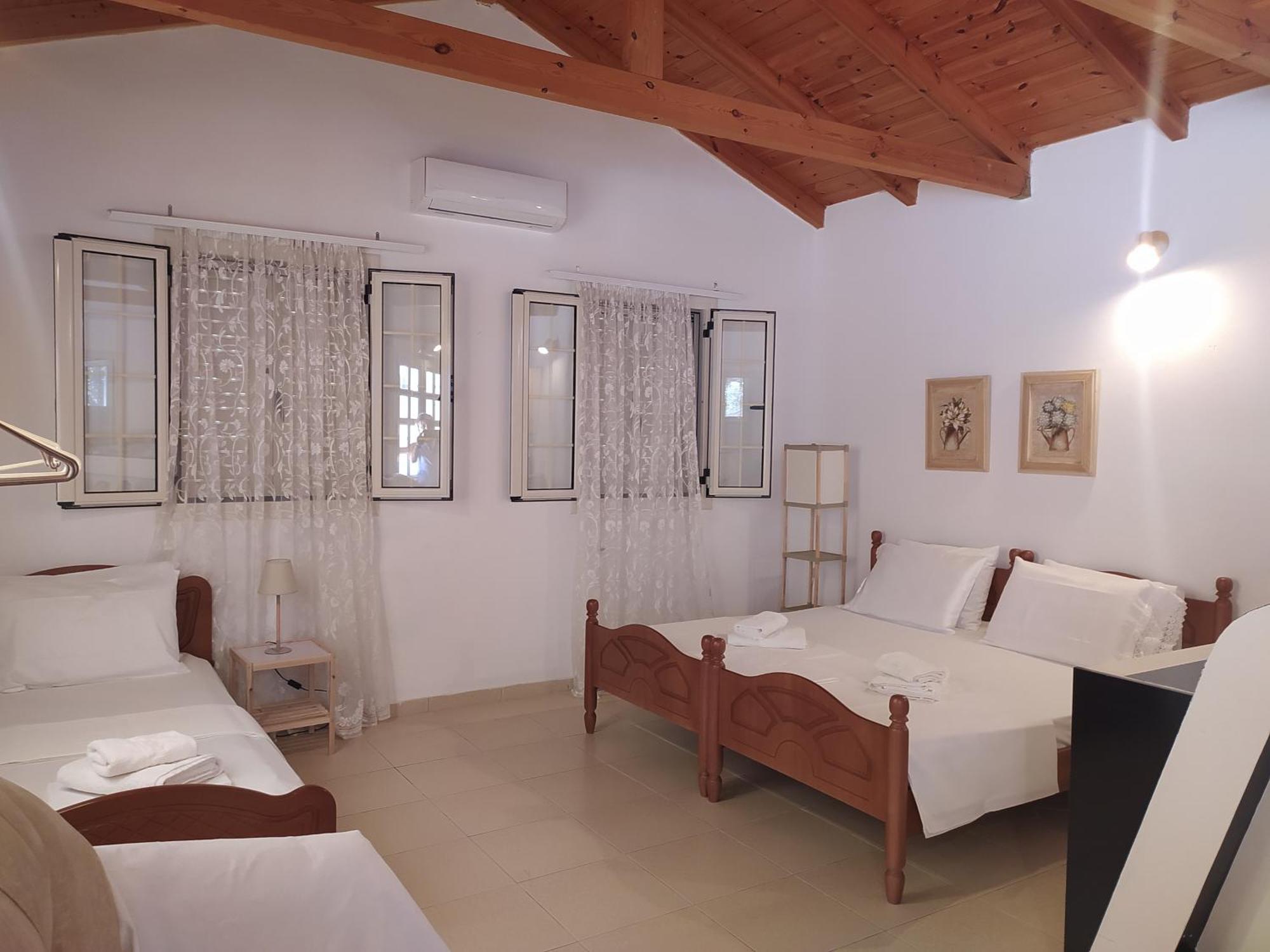 Retzos Rooms Himare Exteriör bild