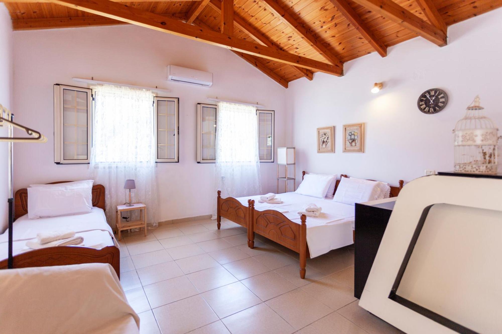 Retzos Rooms Himare Exteriör bild