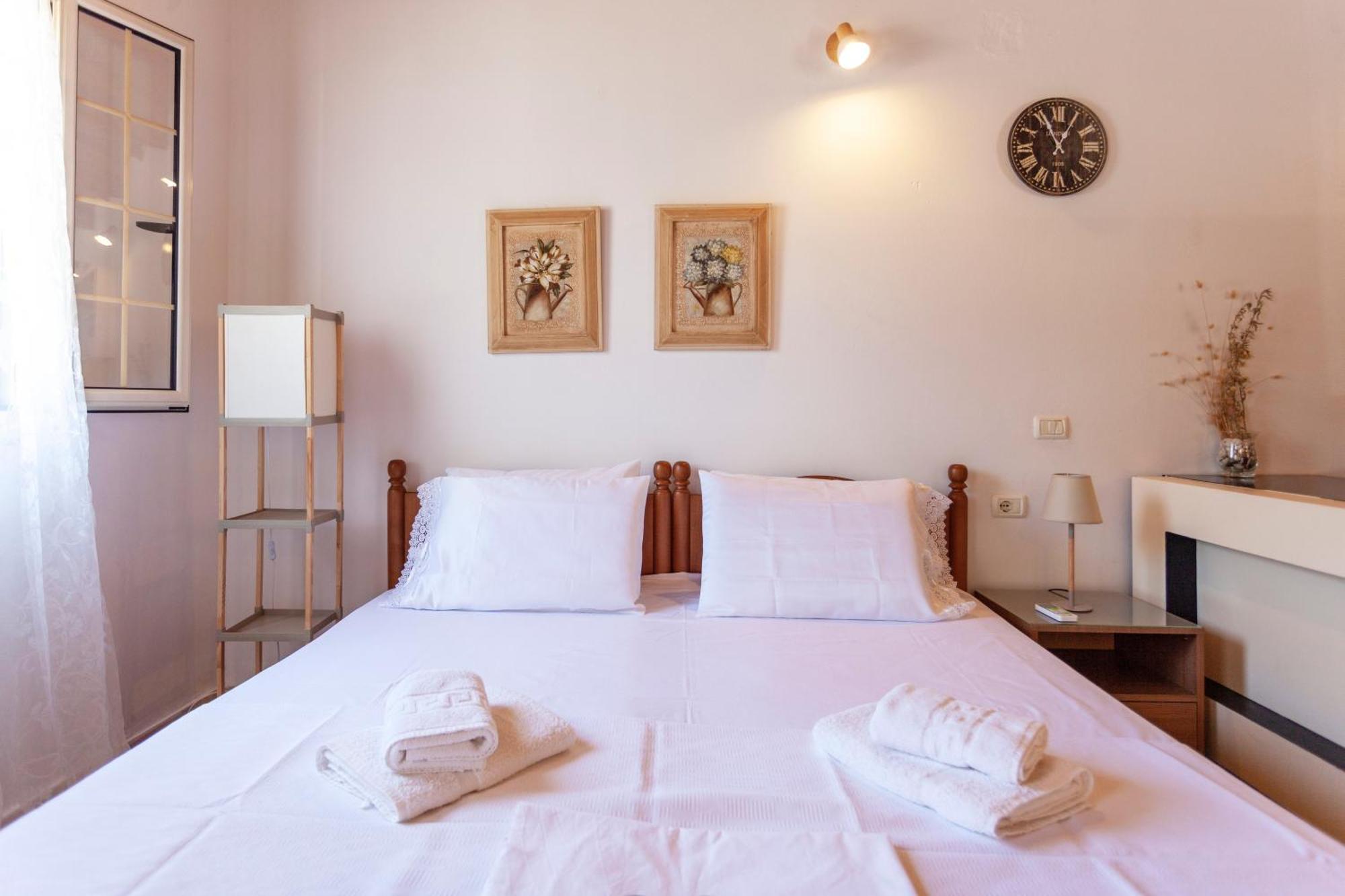 Retzos Rooms Himare Exteriör bild